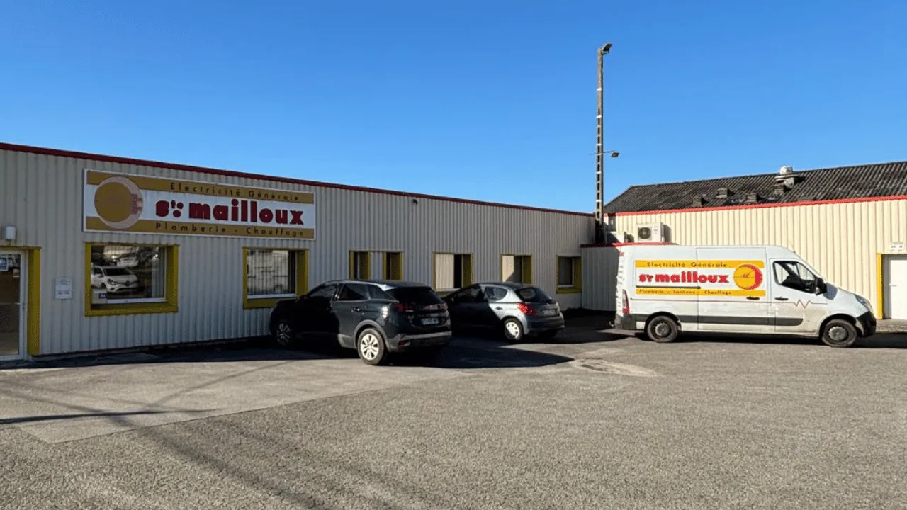 Les locaux de la Société Mailloux à Lannilis et l'une de ses camionnettes